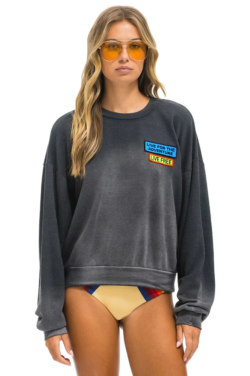 LIVE FREE   ADVENTURE PATCH RELAXED CREW SWEATSHIRT - FADED SMOKE